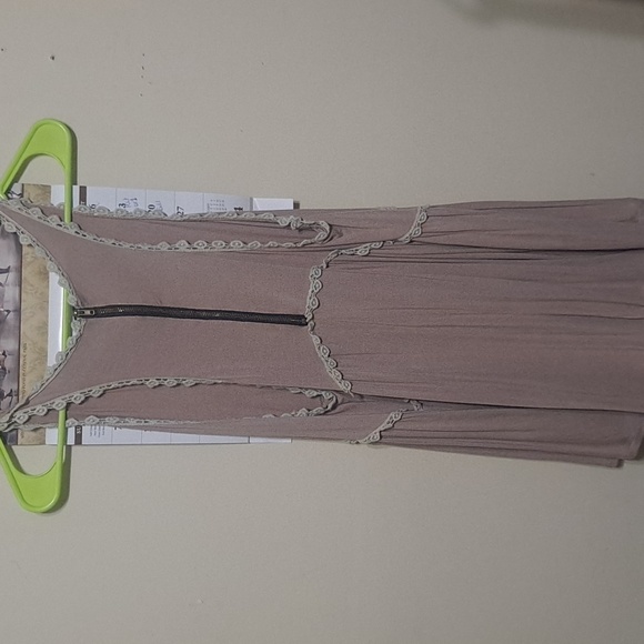 Top - Picture 2 of 3